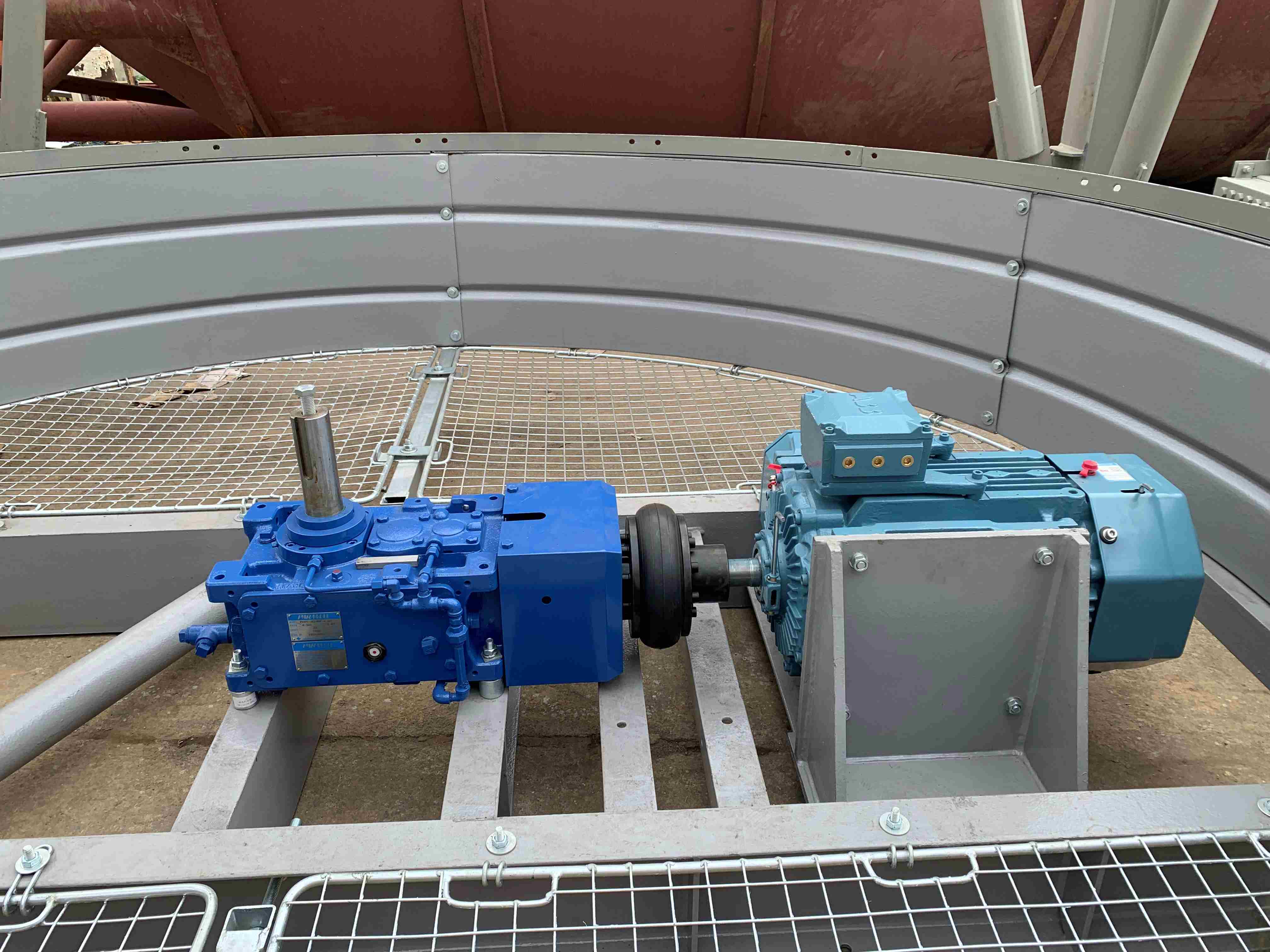 中东巴林空冷器采用ABB电机和住友减速机